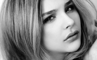 Fantastically beautiful blackandwhite portrait woman - long hair and a necklace free wallpaper