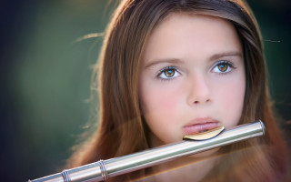 Surprised girl metal object blonde - young free wallpaper