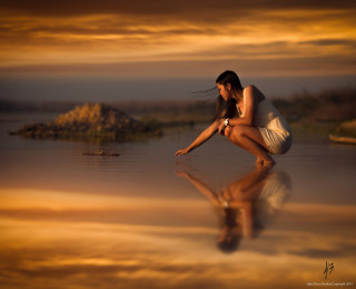 Beach reflection woman rock sunset - the beach free wallpaper