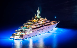 Large white boat night cityscape - a large white boat free wallpaper