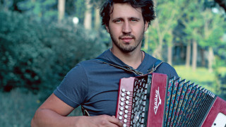 Accordion man park cubo futurism - a park setting free wallpaper