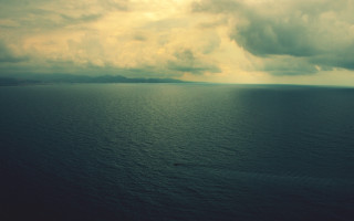 Moody ocean sunset cloudy horizon - moody free wallpaper