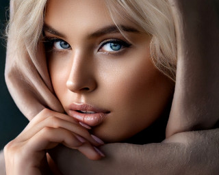 Blonde woman blueeyes hands onface - blond free wallpaper