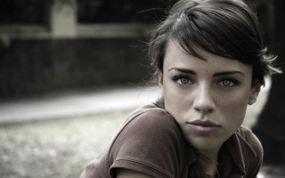 Serious woman park bench hyperrealism - a bench in a park free wallpaper