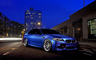 Blue car night cityscape aurora - the side of a road free wallpaper