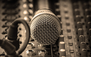 Microphone electronic equipment studio background - studio quality free wallpaper