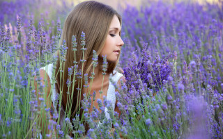 Lavender field woman looking up 2 - free spring wallpaper
