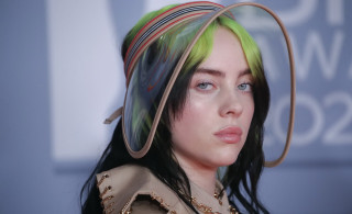 Woman green hair hat blue - eddie campbell free wallpaper