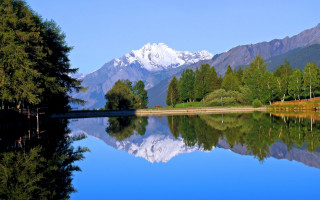 Lake trees mountains blue sky 14 - tree and mountains free wallpaper
