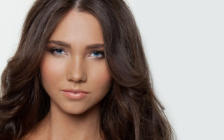 Woman longhair blueeyes windpose photorealistic - shaded free wallpaper