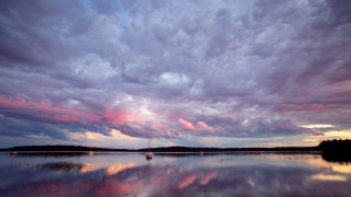 Lake boat clouds sunset cityscape - a few boat free wallpaper