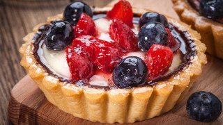 Pastry fruit wooden board blueberries - a wooden board free wallpaper