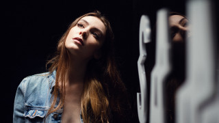 Woman gate illusion anamorphic blurry - annabel eyres free wallpaper