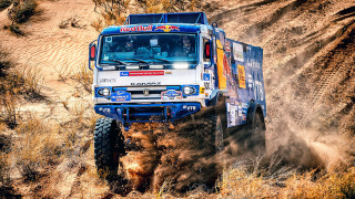 Truck dirt road hill desert - a dirt field free wallpaper