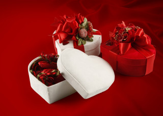 Heart shaped boxes red bows - box free wallpaper