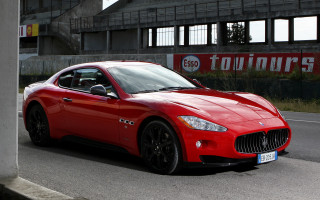 Red sports car road building 4 - matte finish free wallpaper