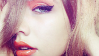 Woman redlipstick blackeyeliner redlipring fashionphotography - a red lip ring free wallpaper