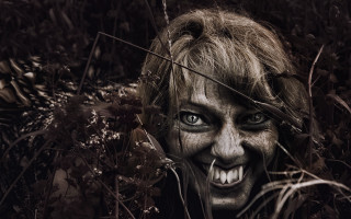 Creepy woman hiding grass gothic - a creepy smile free wallpaper