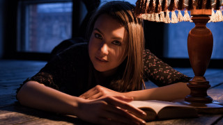 Woman reading lamp table barbizon - under free wallpaper