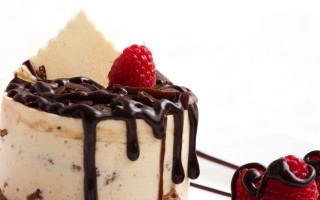 Chocolate raspberry dessert stilllife food - a fork and knife next free wallpaper