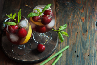 Cherry lemonade glasses tray lemon - a tray free wallpaper