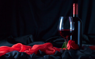 Wine bottle rose stilllife romantic - a black cloth free wallpaper