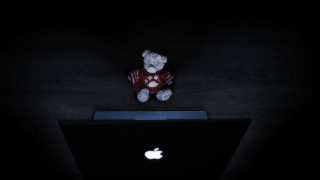 Teddy bear laptop dark screen 2 - redshift free wallpaper