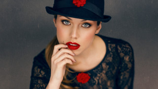 Woman red rose black hat - free 3d render wallpaper