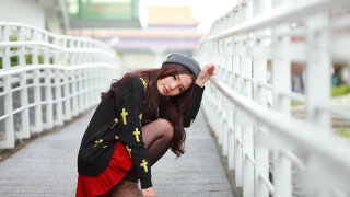 Woman fence hat fashion gothic 2 - a white fence free wallpaper