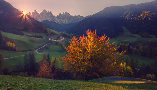 Mountain valley tree house autumn - beautiful landscape free wallpaper