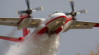 Red white plane smoke propeller - plane free wallpaper