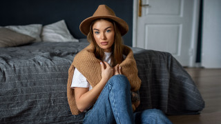 Woman sitting hat sweater blanket - the floor free wallpaper