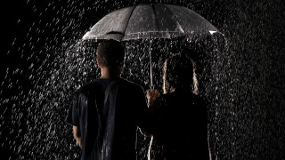 Man woman rain umbrella dark - photorealistic free wallpaper