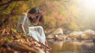 Woman river fall leaves portrait - araceli gilbert free wallpaper
