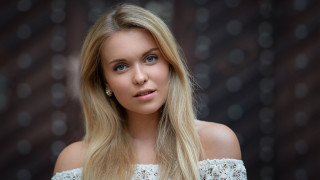 Blonde woman portrait bokeh jewelry - free portrait wallpaper for desktop