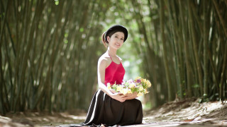 Woman red dress bouquet bamboo - a bouquet of flowers free wallpaper