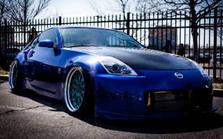 Blue nissan tiltshift snow fence - rim free wallpaper