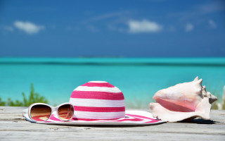Hat sunglasses shell ocean beach - precisionism free wallpaper