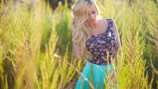 Aramenta dianthe vail impressionist field - a woman in a dress free wallpaper