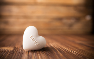 White heart wooden table love - object free wallpaper