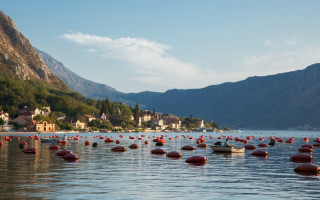 Lake red buoys mountain houses - free ship wallpaper