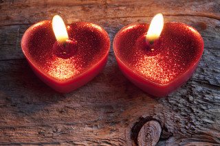 Red candles heart wooden surface - florianne becker free wallpaper