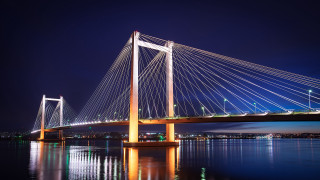 Night bridge reflection city lights - the water below free wallpaper