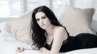 Elizabeth collins bed pillow blurry - seductive look free wallpaper