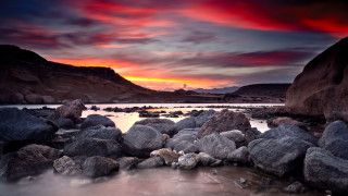 Rocky beach sunset red sky - beautiful landscape free wallpaper