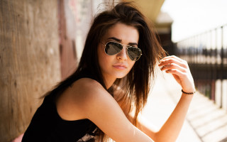 Woman sunglasses bench outdoor wind - a hand free wallpaper