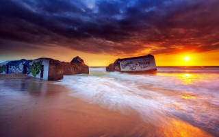 Sunset beach rock graffiti cinematic - graffiti free wallpaper