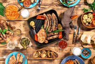 Food table meats vegetables wine - bela čikoš sesija free wallpaper