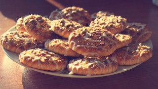 Cookies icing nuts coffee autumn - food photography free wallpaper