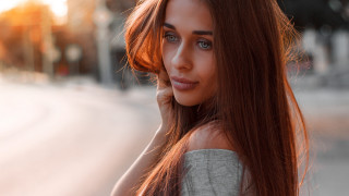 Woman longhair streetcorner portrait blurry - a street corner free wallpaper